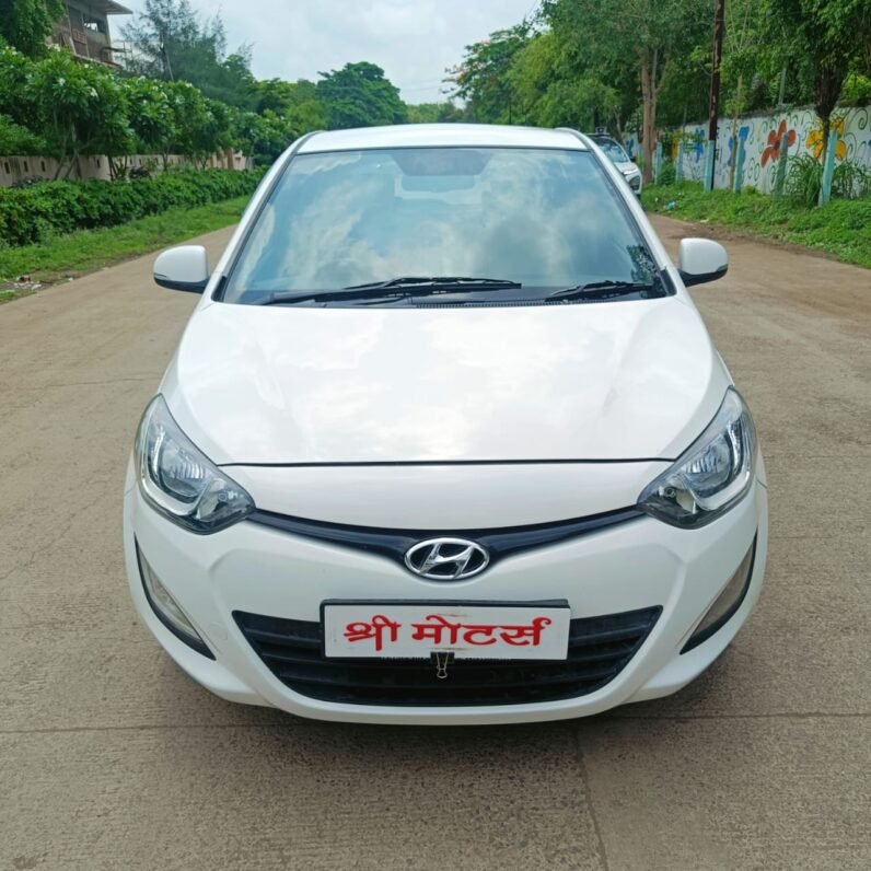 
								I20 ASTA 2012 MODEL PETROL full									