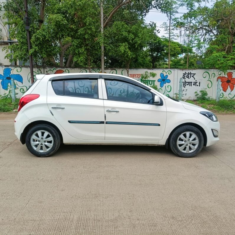 
								I20 ASTA 2012 MODEL PETROL full									