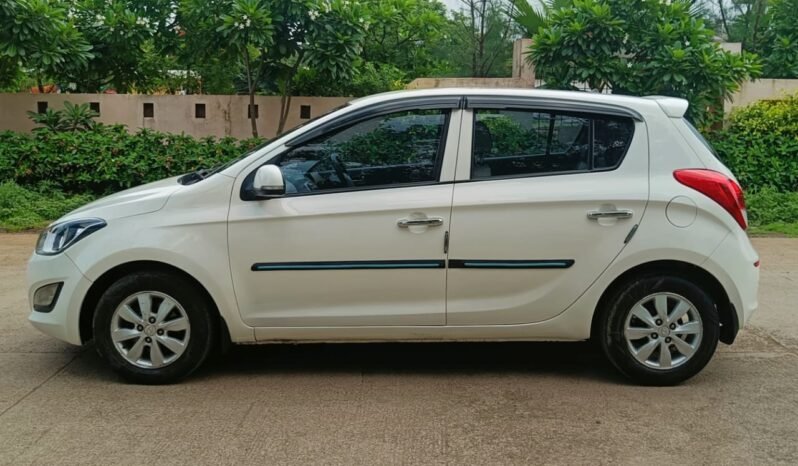 
								I20 ASTA 2012 MODEL PETROL full									