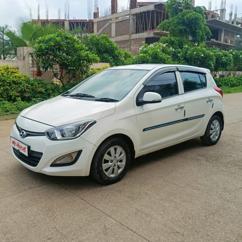 
								I20 ASTA 2012 MODEL PETROL full									