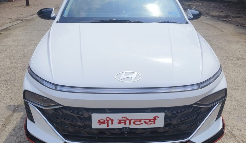 
								VERNA SX 2023 SUNROOF MODEL PETROL full									