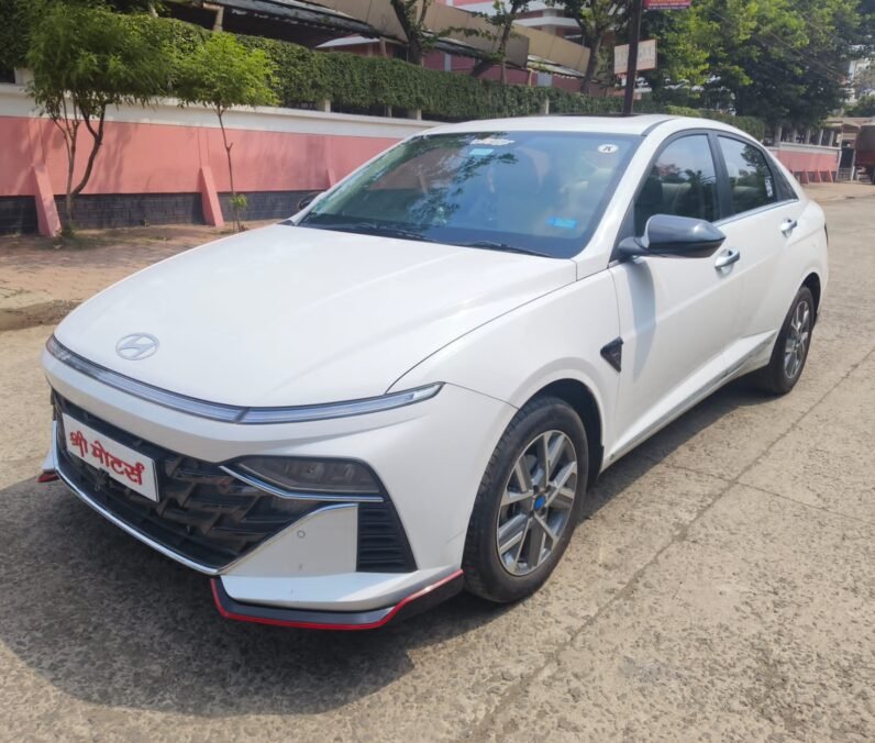 
								VERNA SX 2023 SUNROOF MODEL PETROL full									