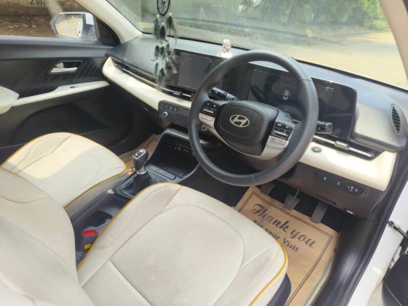 
								VERNA SX 2023 SUNROOF MODEL PETROL full									