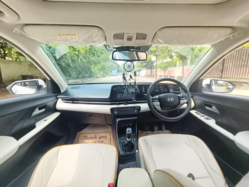 
								VERNA SX 2023 SUNROOF MODEL PETROL full									