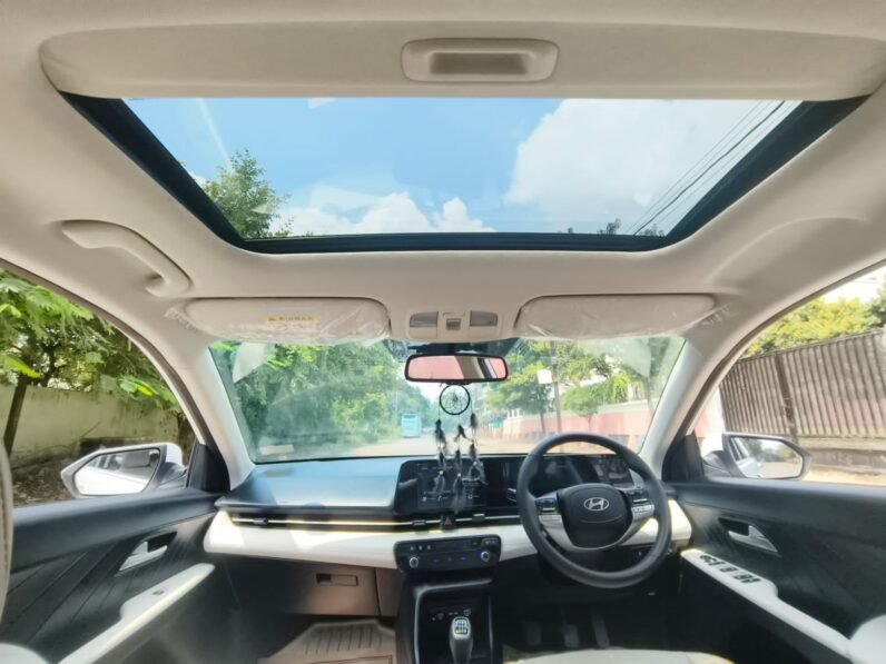 
								VERNA SX 2023 SUNROOF MODEL PETROL full									