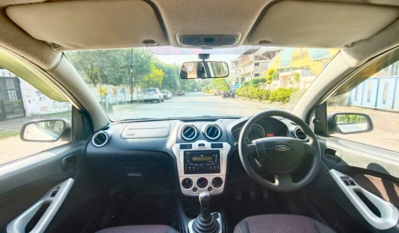 
								FORD FIGO TITANIUM 2011 MODEL DIESEL full									