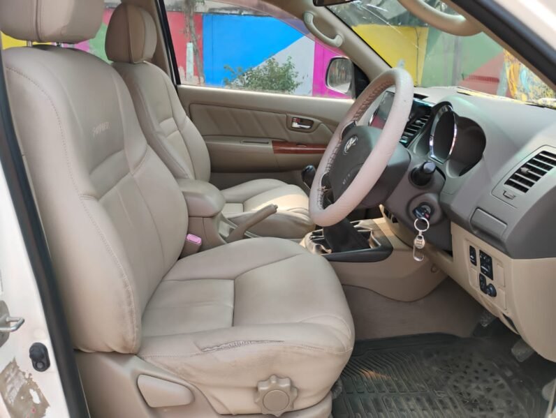 
								FORTUNER  4*4 2011 MODEL DIESEL full									