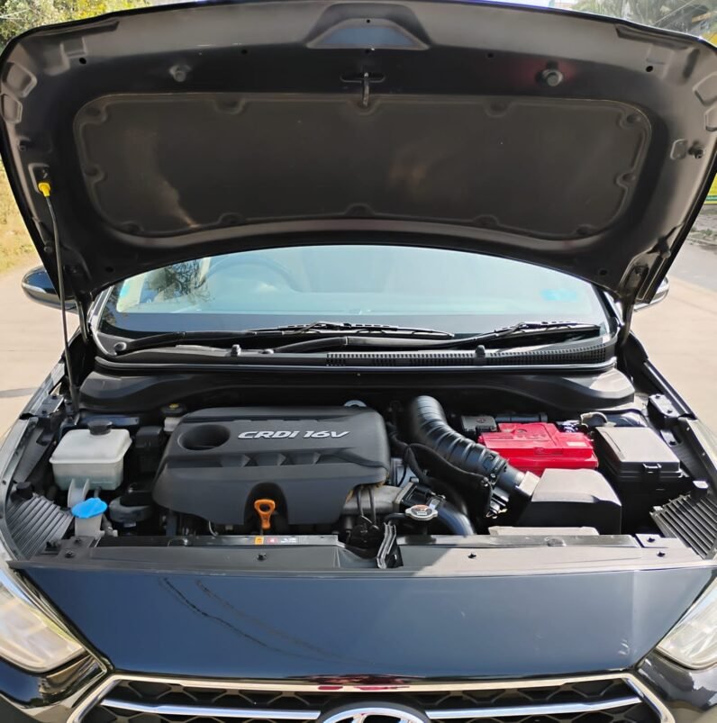 
								VERNA SX(O) AT 1.6 SUNROOF 2019 MODEL DIESEL full									