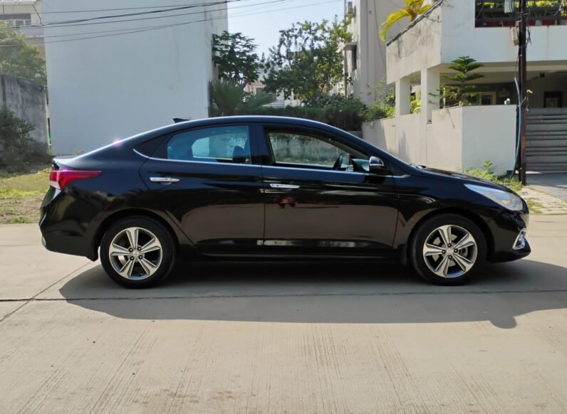 
								VERNA SX(O) AT 1.6 SUNROOF 2019 MODEL DIESEL full									