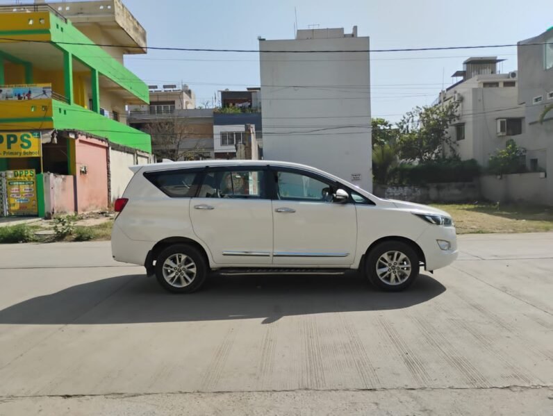 
								INNOVA CRYSTA 2.4 V 2016 MODEL DIESEL full									