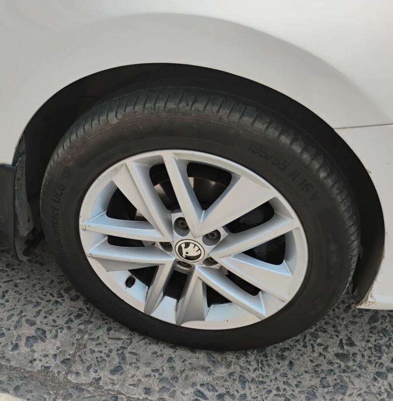 
								RAPID 1.5 TDI STYLE 2017 MODEL DIESEL full									