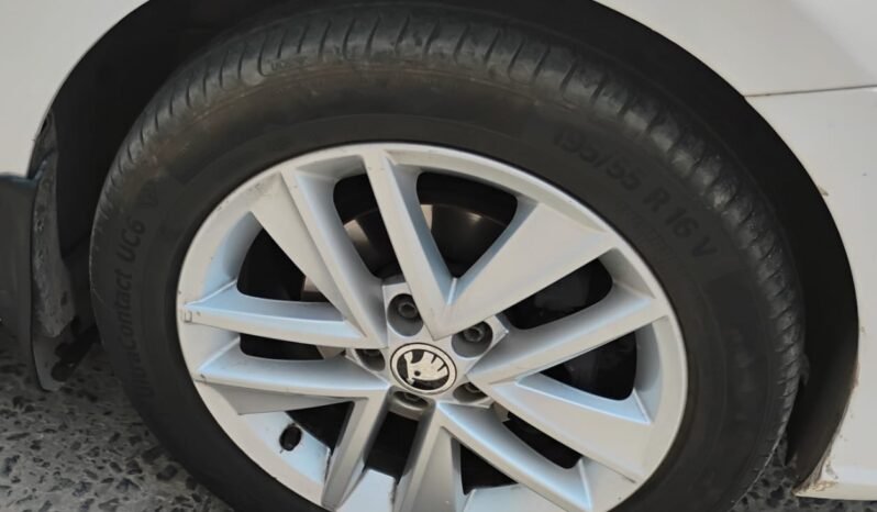 
								RAPID 1.5 TDI STYLE 2017 MODEL DIESEL full									