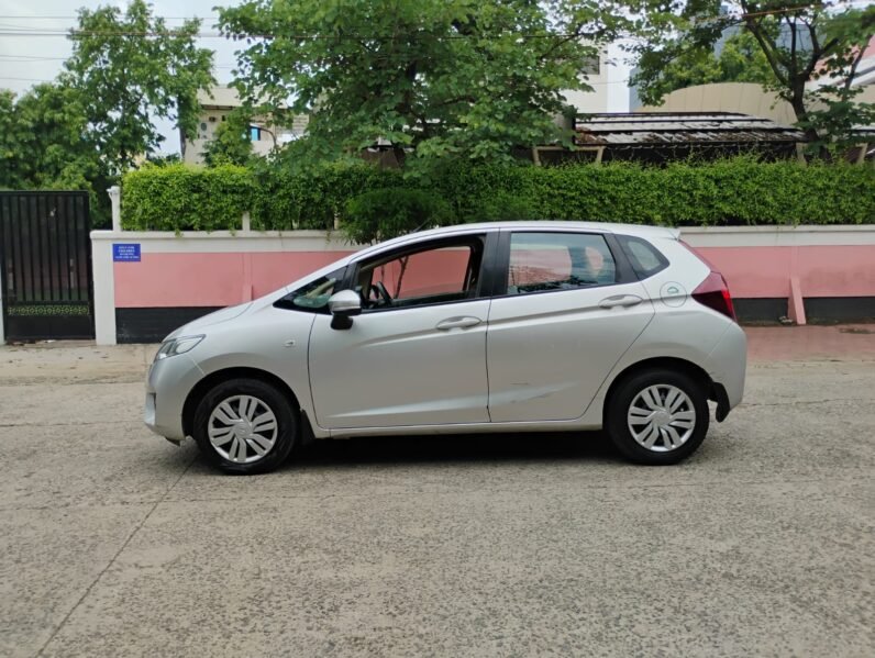 
								JAZZ SMT 2017 MODEL PETROL full									