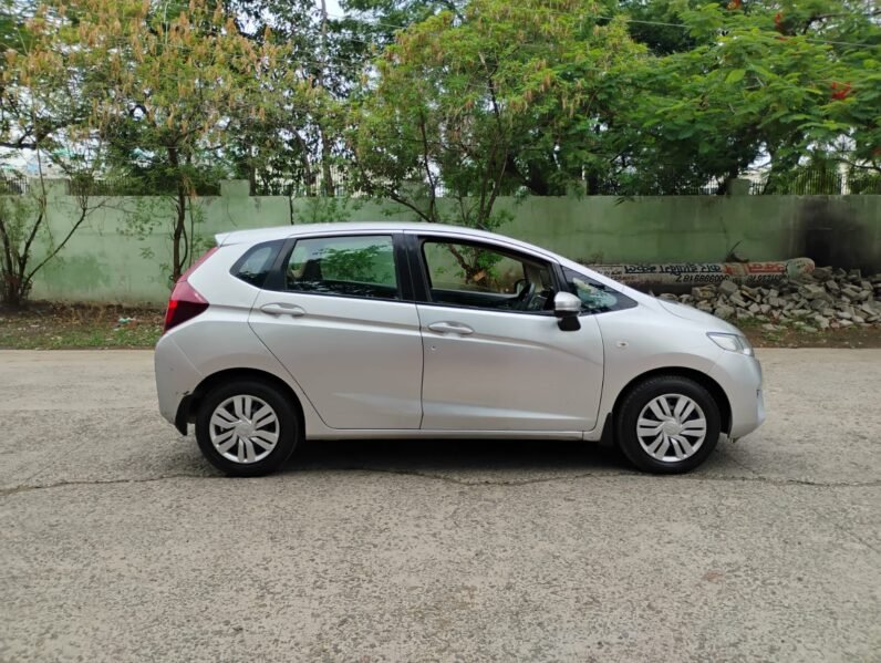 
								JAZZ SMT 2017 MODEL PETROL full									