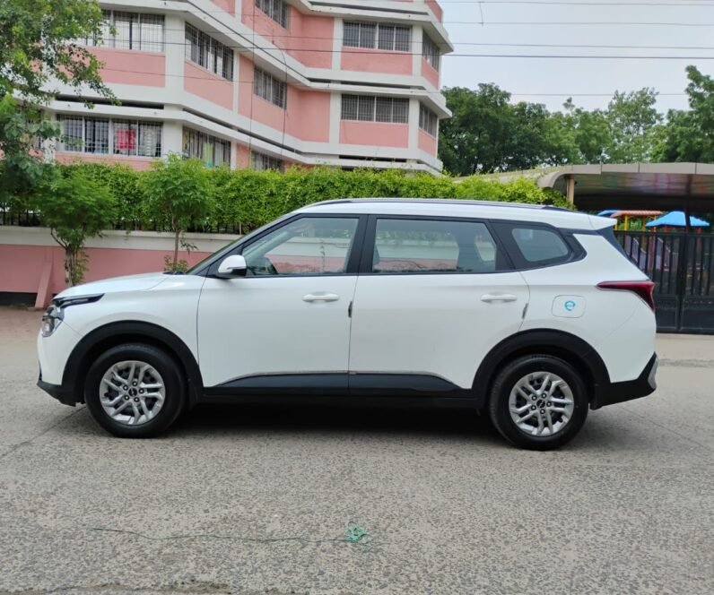 
								CARENS PRESTIGE 2022 MODEL PETROL full									