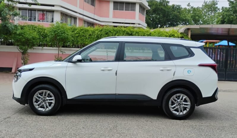 
								CARENS PRESTIGE 2022 MODEL PETROL full									