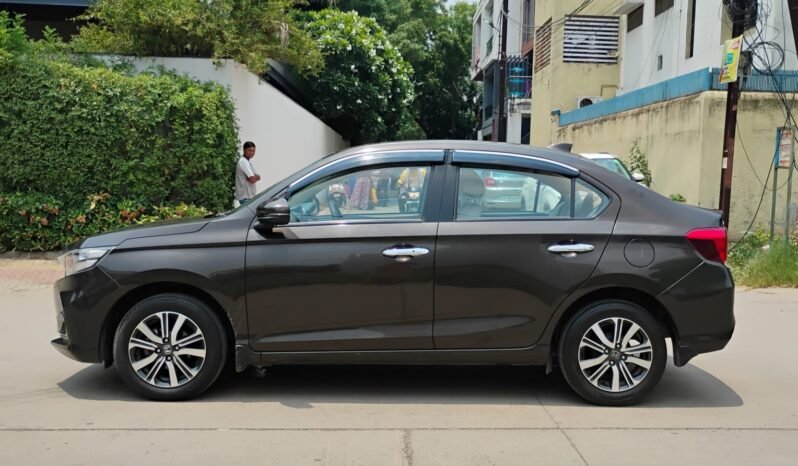 
								AMAZE 1.2 VX 2022 MODEL PETROL full									