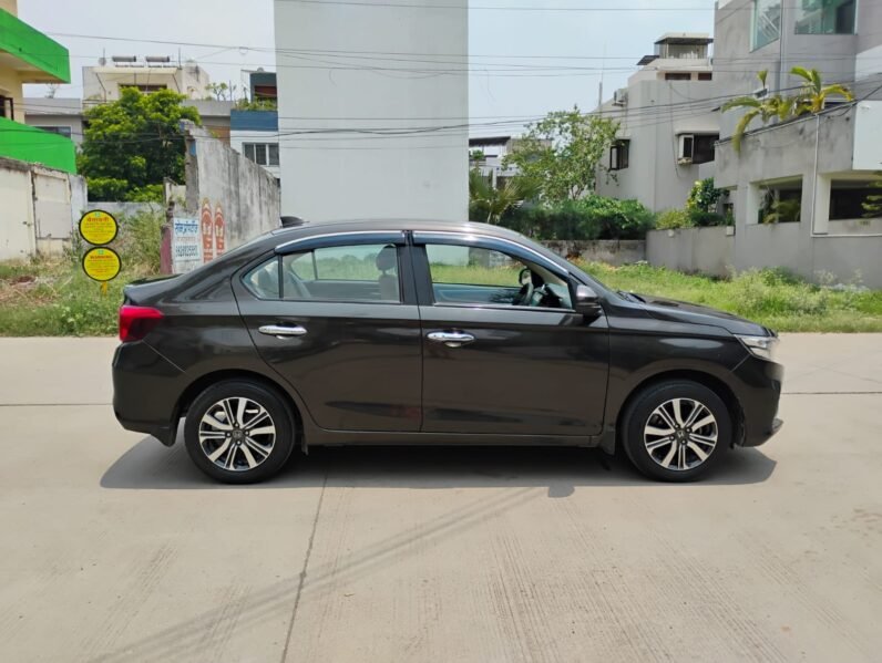 
								AMAZE 1.2 VX 2022 MODEL PETROL full									