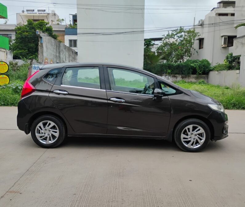 
								JAZZ VX 2020-21 MODEL PETROL full									