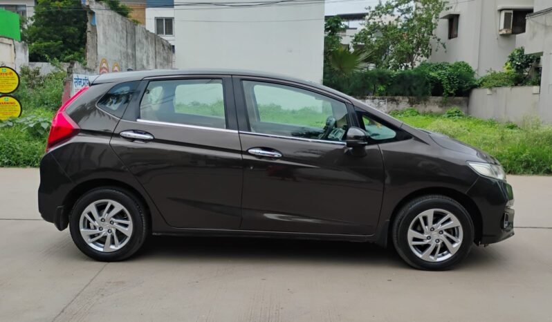 
								JAZZ VX 2020-21 MODEL PETROL full									