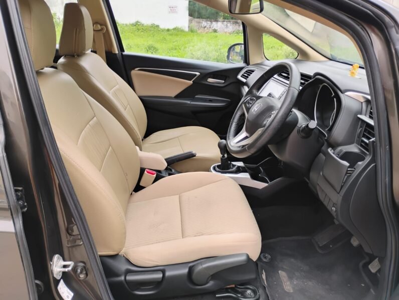 
								JAZZ VX 2020-21 MODEL PETROL full									