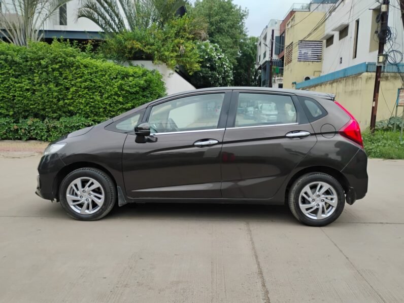 
								JAZZ VX 2020-21 MODEL PETROL full									