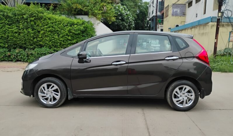 
								JAZZ VX 2020-21 MODEL PETROL full									