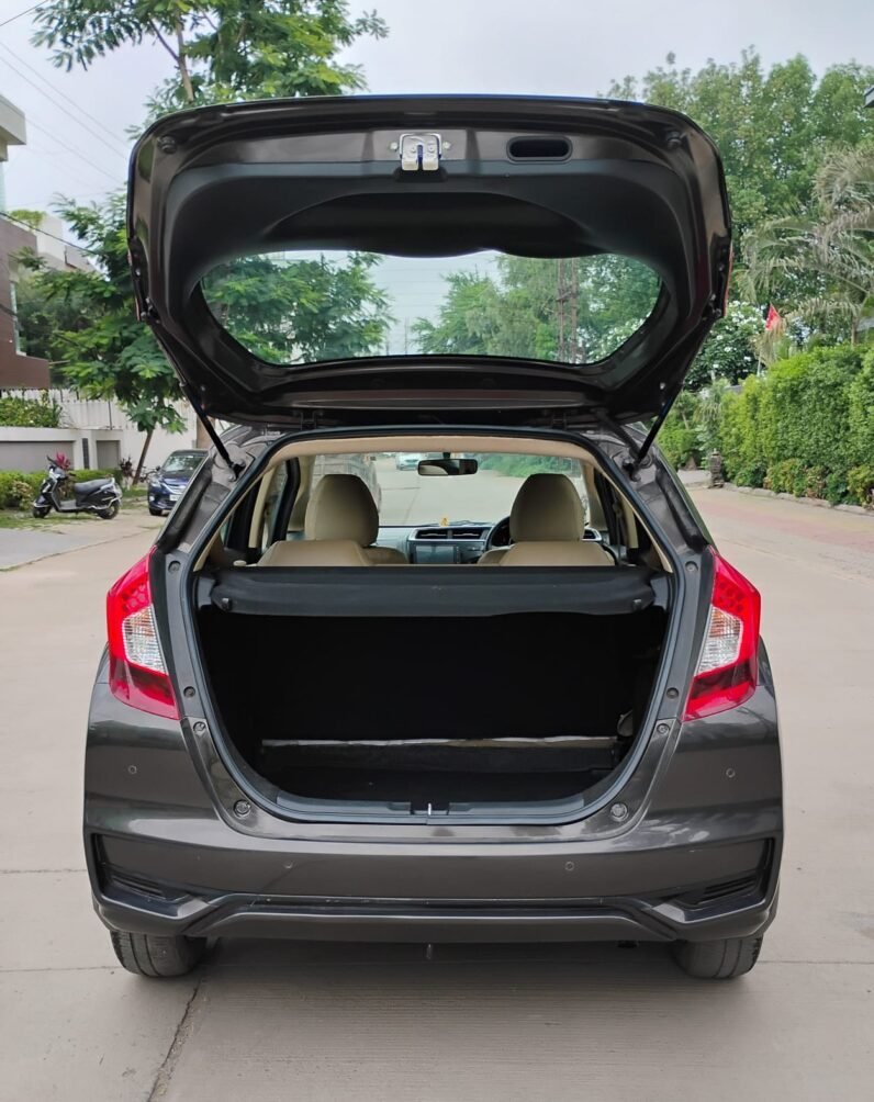 
								JAZZ VX 2020-21 MODEL PETROL full									
