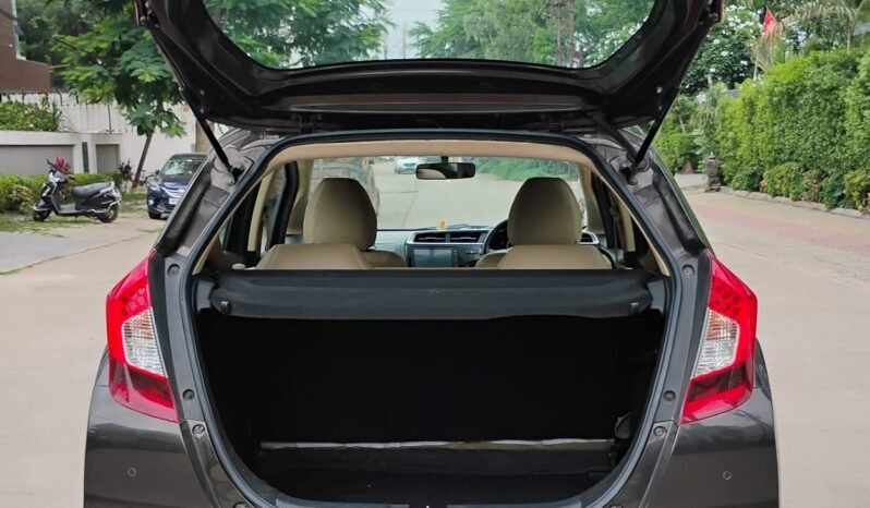 
								JAZZ VX 2020-21 MODEL PETROL full									