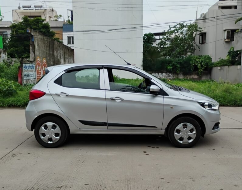 
								TIAGO XT 2018-19 MODEL PETROL full									