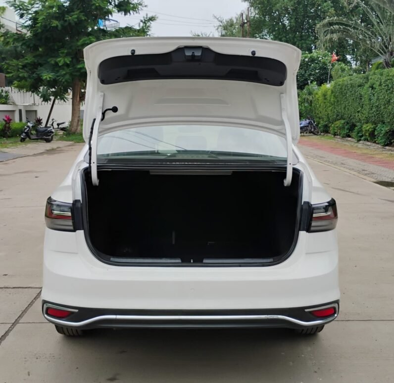 
								VIRTUS TOPLINE1.0 MT 2022 MODEL PETROL full									