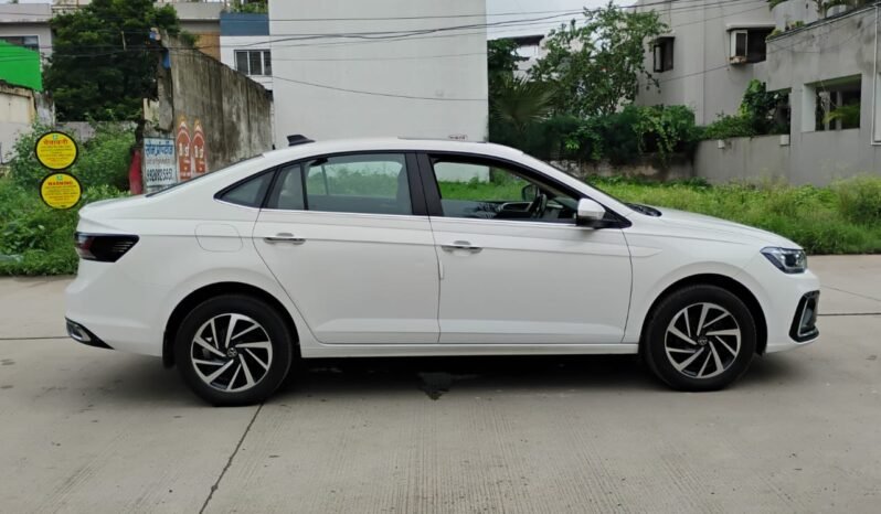 
								VIRTUS TOPLINE1.0 MT 2022 MODEL PETROL full									