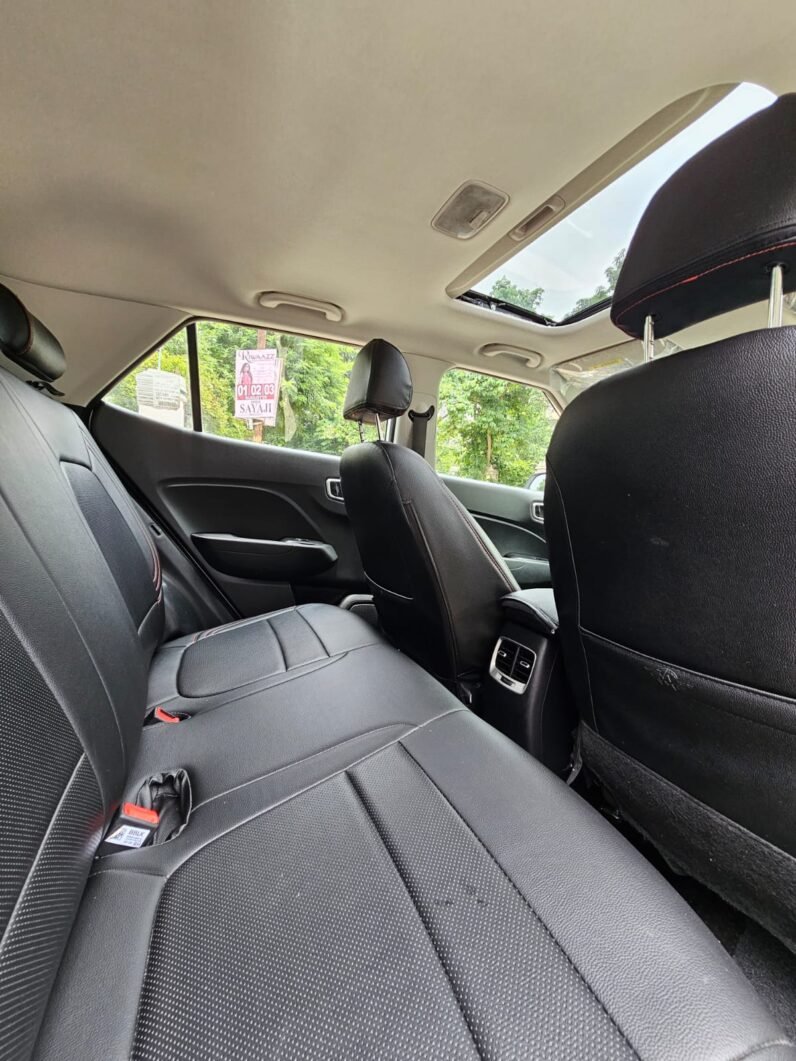 
								VENUE SX SUNROOF 2022 MODEL DIESEL full									