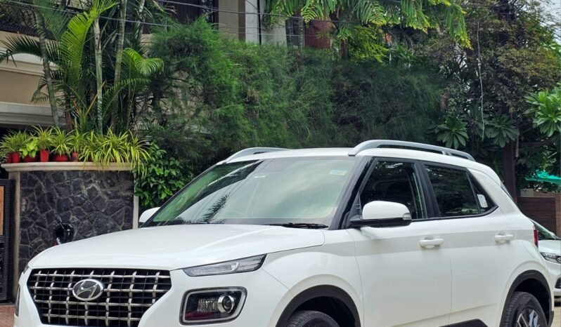 
								VENUE SX SUNROOF 2022 MODEL DIESEL full									