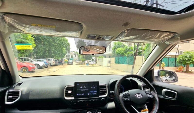 
								VENUE SX SUNROOF 2022 MODEL DIESEL full									