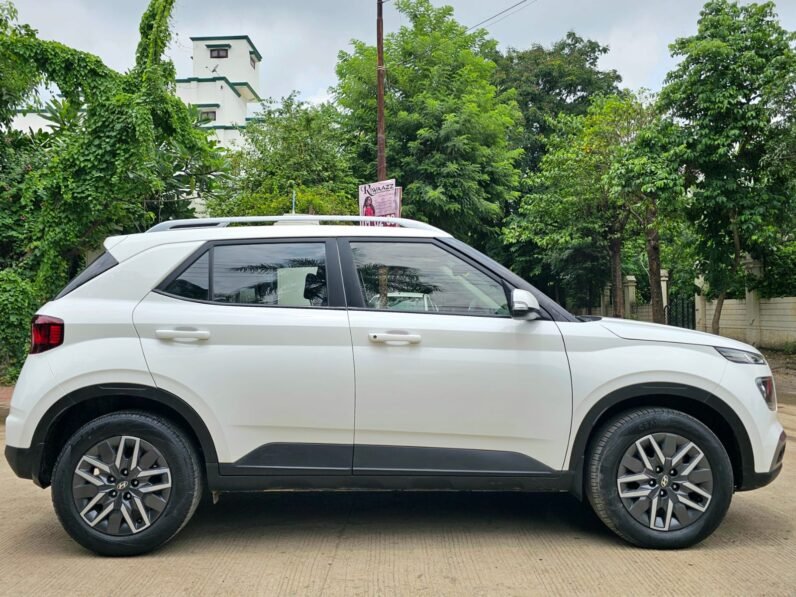 
								VENUE SX SUNROOF 2022 MODEL DIESEL full									