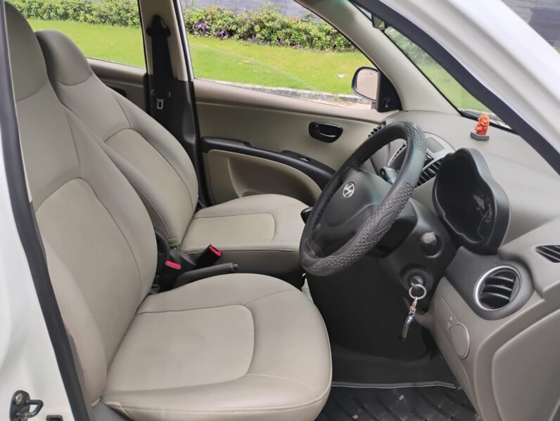 
								I10 ERA 2012 MODEL PETROL full									
