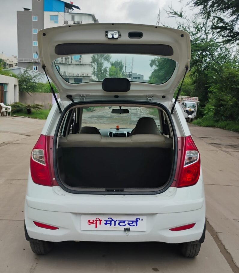 
								I10 ERA 2012 MODEL PETROL full									
