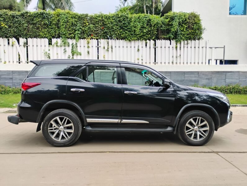 
								FORTUNER 4*4 AT 2017 MODEL DIESEL full									