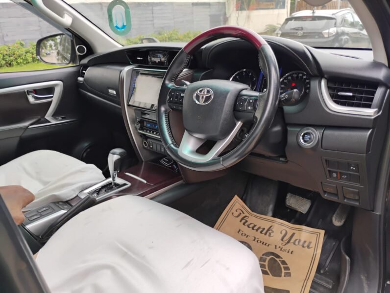 
								FORTUNER 4*4 AT 2017 MODEL DIESEL full									