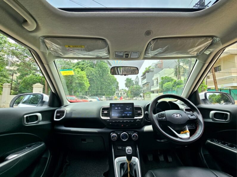 
								VENUE SX SUNROOF 2022 MODEL DIESEL full									