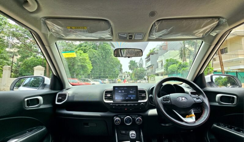 
								VENUE SX SUNROOF 2022 MODEL DIESEL full									