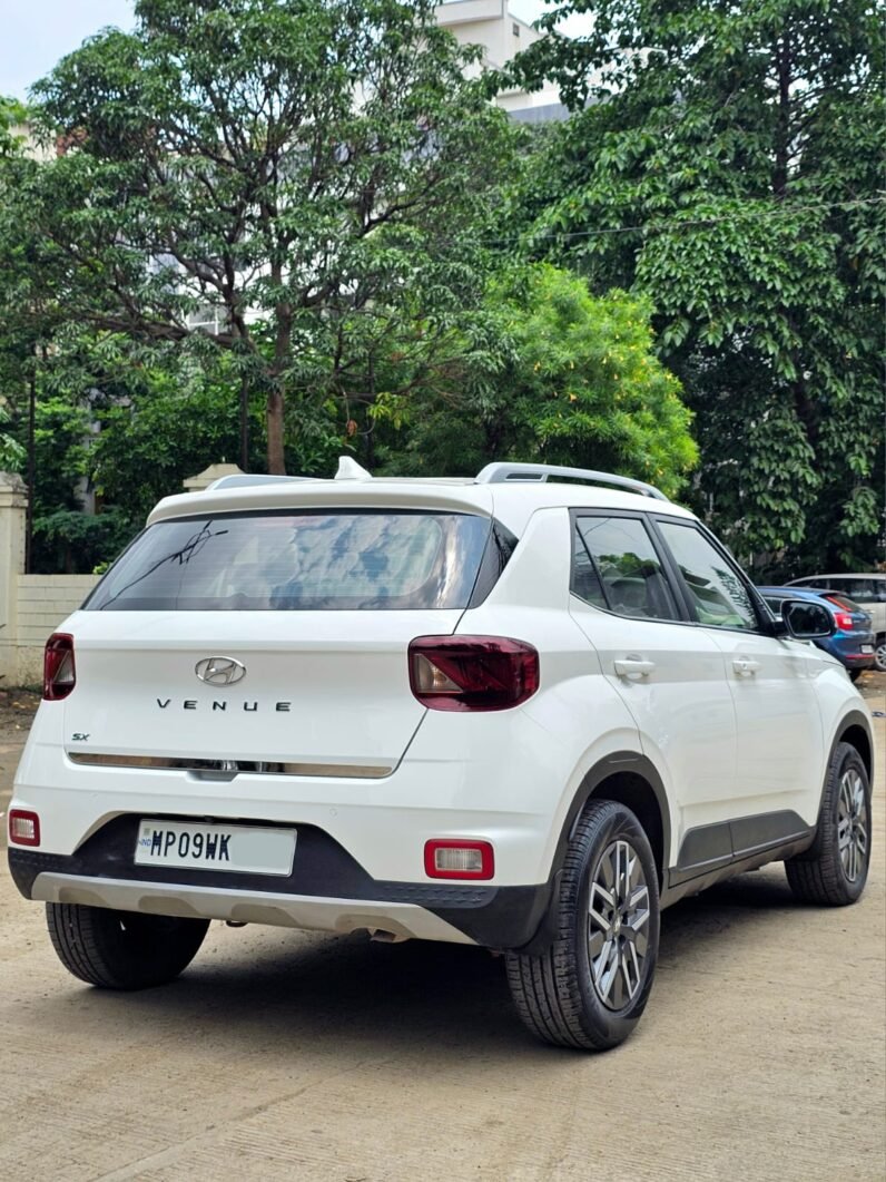 
								VENUE SX SUNROOF 2022 MODEL DIESEL full									