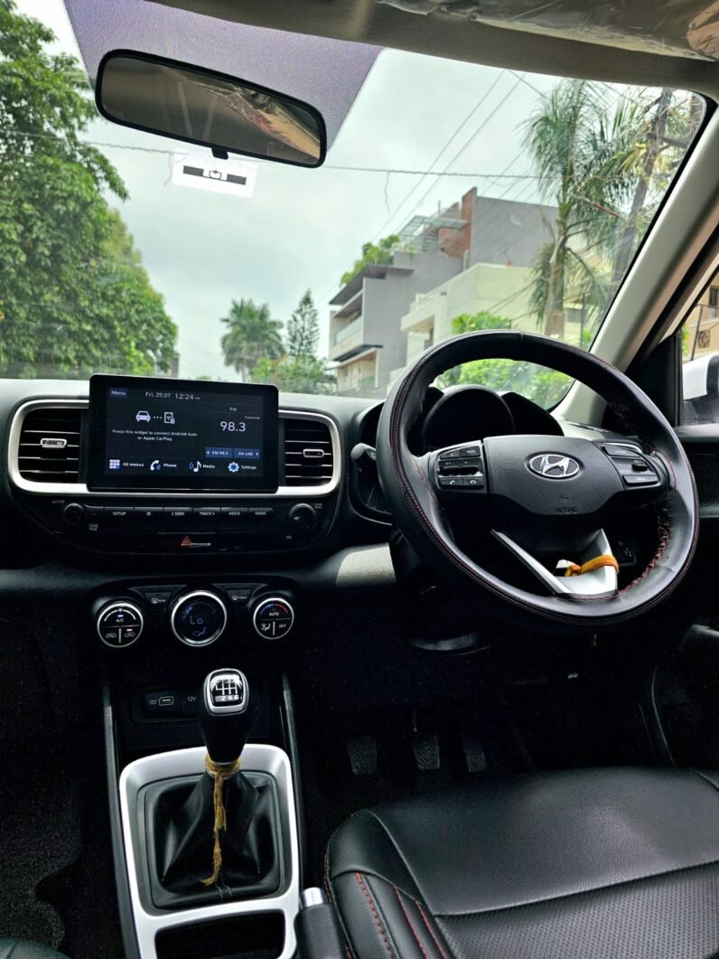 
								VENUE SX SUNROOF 2022 MODEL DIESEL full									