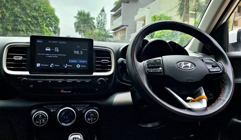 
								VENUE SX SUNROOF 2022 MODEL DIESEL full									