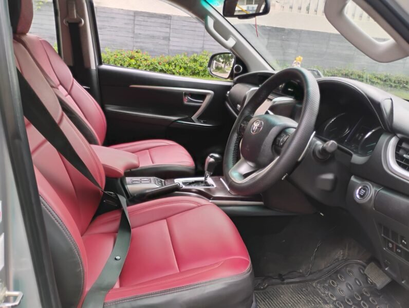 
								FORTUNER 4*2 AT 2018 MODEL DIESEL full									