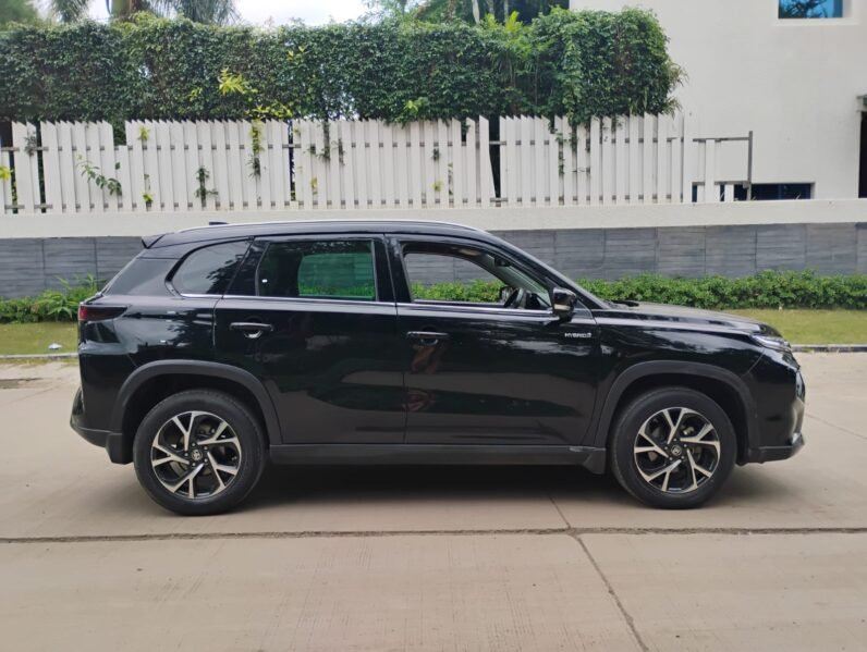
								TOYOTA HYRYDER V HYBRID AT 2023 MODEL PETROL full									