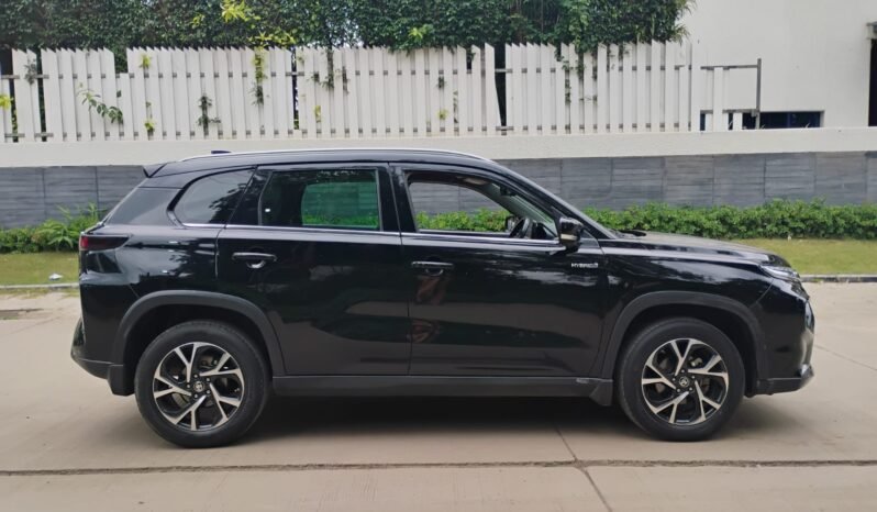 
								TOYOTA HYRYDER V HYBRID AT 2023 MODEL PETROL full									