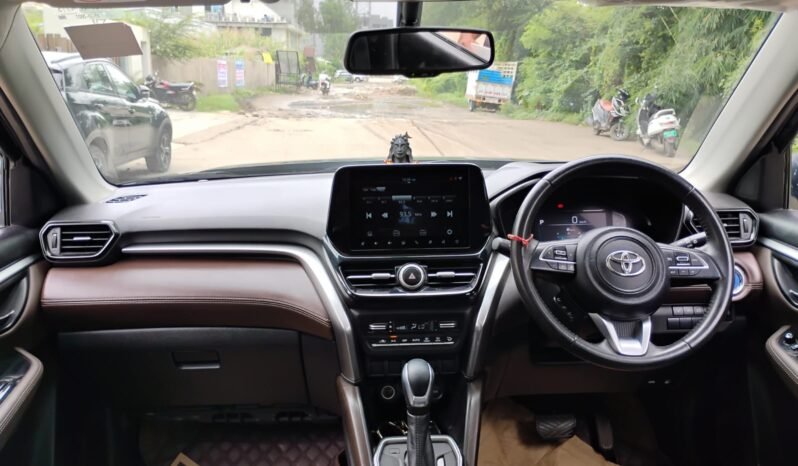 
								TOYOTA HYRYDER V HYBRID AT 2023 MODEL PETROL full									