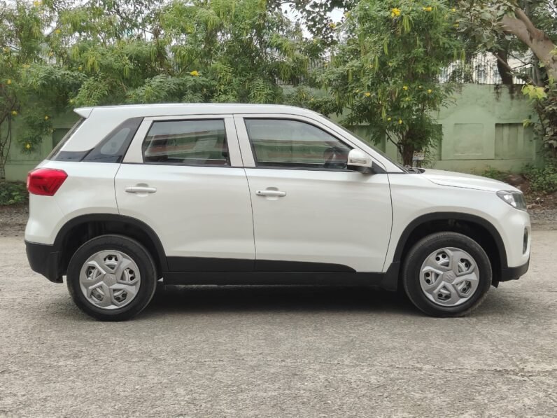 
								BREEZA LXI 2020 MODEL PETROL full									